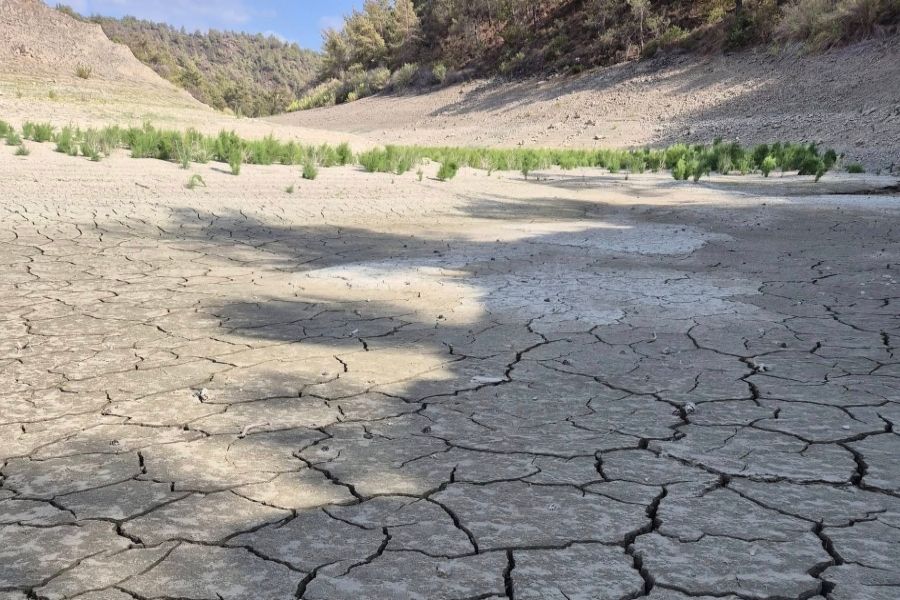 Πήγαν να μετρήσουν το νερό σε φράγμα και δεν βρήκαν ούτε σταγόνα Πήγαν να μετρήσουν το νερό σε φράγμα και δεν βρήκαν ούτε σταγόνα