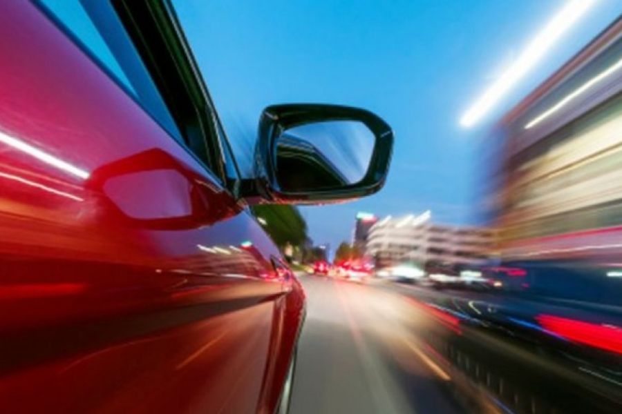 «Πετούσε» στον αυτοκινητόδρομο με 222 χιλιόμετρα