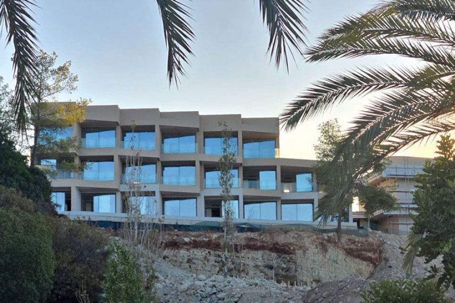 Σκάνδαλο: Ξενοδοχείο στο Λατσί ολοκληρώνεται χωρίς άδεια