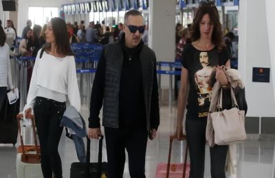 Βαρύ πένθος για τον Νότη Σφακιανάκη, καθώς η σύζυγός του, Κίλι, έφυγε από τη ζωή σε ηλικία 62 ετών