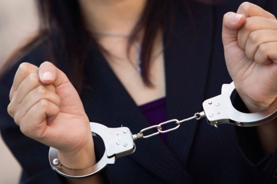 Κατήγγειλε κλοπή και της πέρασαν χειροπέδες