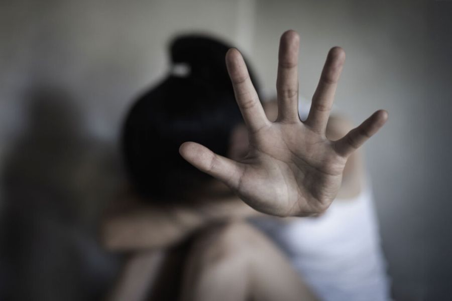 «Τον είχαμε στην οικογένειά μας κι εκείνος βίαζε την αδελφή μου»