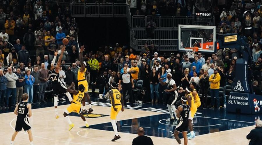 Άλωσαν την Ιντιάνα με buzzer beater του Γιάννη οι Μπακς!