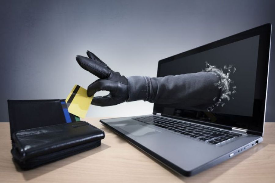 Απάτη: Άδειασαν τους τραπεζικούς τους λογαριασμούς