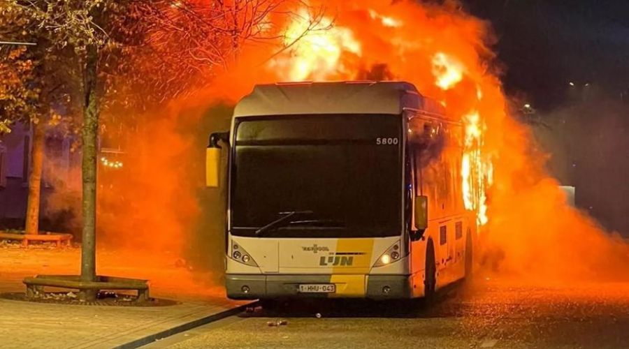 Φωτιά σε λεωφορείο οπαδών της Μπαρτσελόνα 