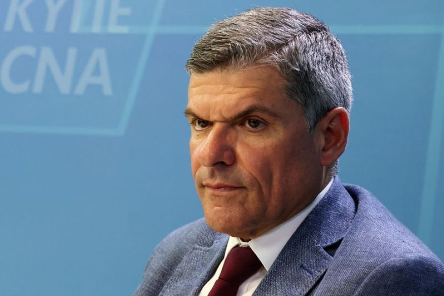 «Αν ο Πρόεδρος θεωρεί ότι προσφέρω, μένω. Αν όχι, φεύγω»