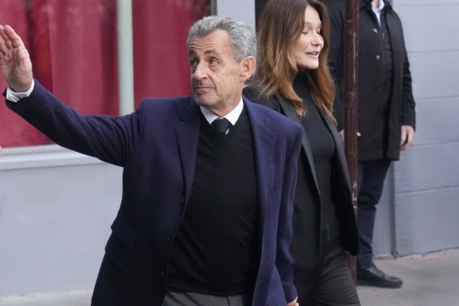 Σαρκοζί: Αρνείται το φαγητό της φυλακής, φοβάται τη δηλητηρίαση