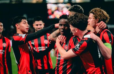 Απίθανη Μίντιλαντ, έκανε το 4Χ4 και συνεχίζει στην κορυφή