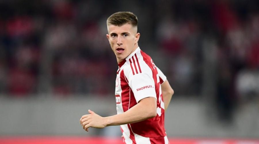 Ανανέωσε με Ολυμπιακό ο Κοστίνια