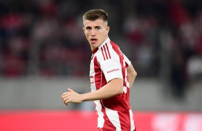 Ανανέωσε με Ολυμπιακό ο Κοστίνια