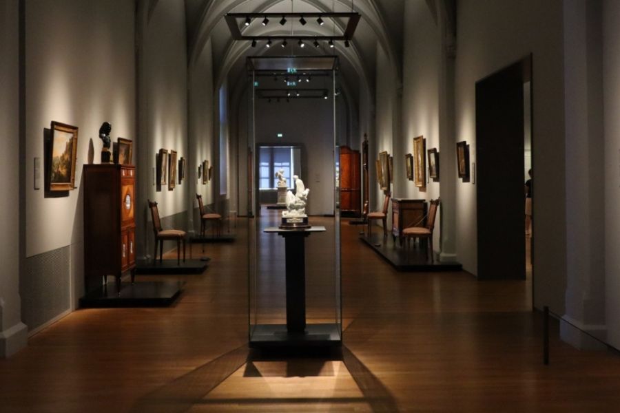 Ριζικό εκσυγχρονισμό υπόσχεται η πρόεδρος του Λούβρου μετά τη ληστεία