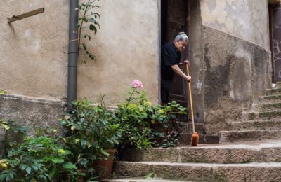 Η Ιταλία έχει 23.548 κατοίκους που έχουν φτάσει ή ξεπεράσει τα 100 έτη