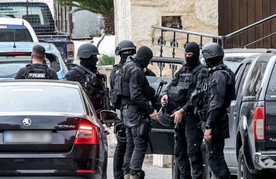 Λέει ότι ζει από θαύμα