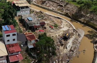 Σχεδόν ένα εκατομμύριο άνθρωποι απομακρύνθηκαν από τα σπίτια τους