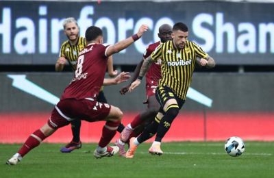 Έσπασε τα δοκάρια ο Asteras AKTOR, άντεξε ο Άρης των δέκα παικτών