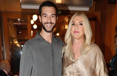 Η Δάφνη Μπόκοτα και ο γιος της, Νίκος Κοσώνας, πραγματοποίησαν μια σπάνια κοινή δημόσια εμφάνιση