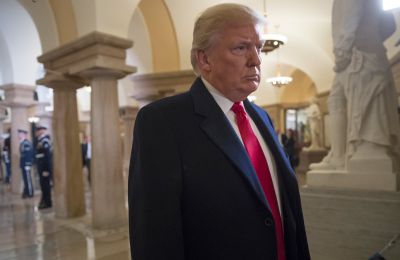 Η πλευρά του Αμερικανού προέδρου έδωσε προθεσμία μέχρι την Παρασκευή στη βρετανική δημόσια ραδιοτηλεόραση