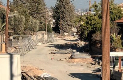 Σε περιοχή του Ύψωνα βρίσκεται σε εξέλιξη έργο υπογειοποίησης υπηρεσιών, συστήματος απορροής λυμάτων, κατασκευής ποδηλατόδρομου, πεζοδρομίων και φύτευσης δέντρων (Φωτό: 24News)