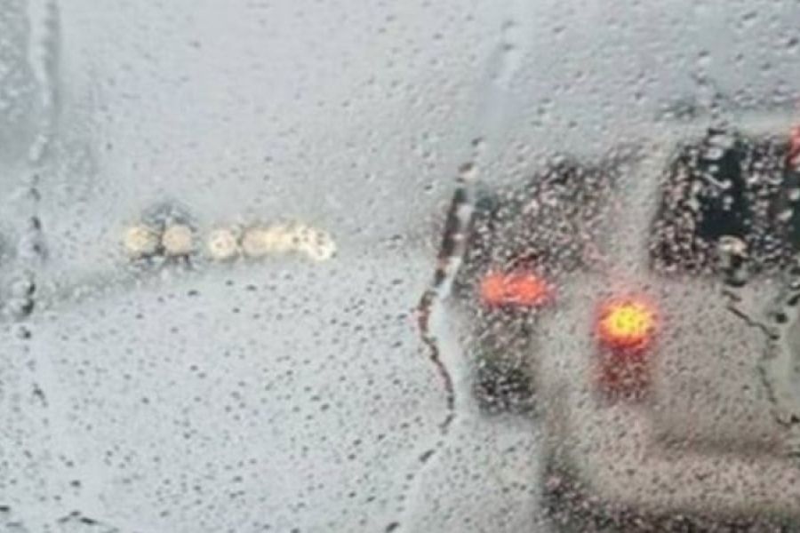 Μαθητικό λεωφορείο εγκλωβίστηκε από τις πλημμύρες