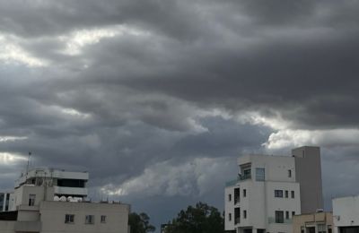 Μεμονωμένες ισχυρές καταιγίδες αναμένεται να επηρεάσουν κατά διαστήματα το νησί, την Πέμπτη, σύμφωνα με το Τμήμα Μετεωρολογίας (Φωτογραφία: Καιρόφιλοι Κύπρου)