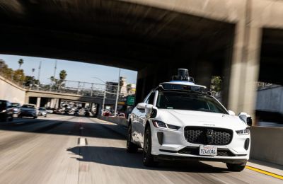 Τα ρομποταξί των των Tesla, Zoox (Amazon) και May Mobility περιορίζονται εντός της πόλης όχι σε αυτοκινητοδρόμους