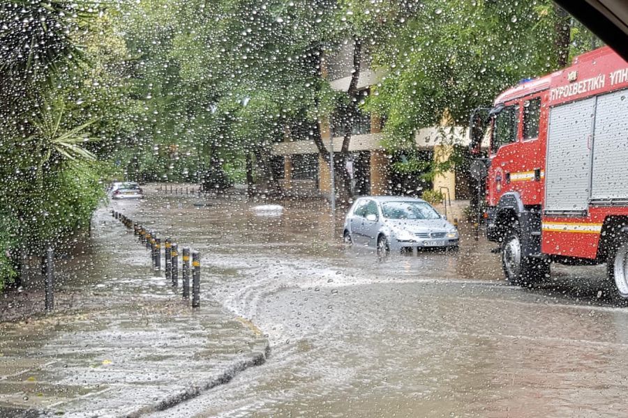 Πλημμύρες και εγκλωβισμοί στη Λευκωσία