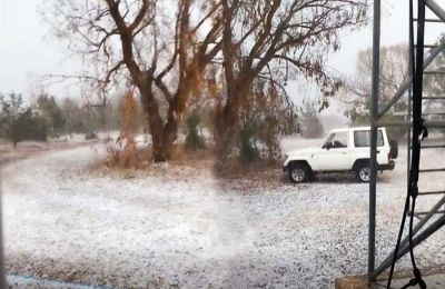 Όπως φαίνεται από βίντεο που αναρτήθηκε στους Καιρόφιλους Κύπρου, σημειώθηκε σφοδρή χαλαζόπτωση στην Ορμήδεια
