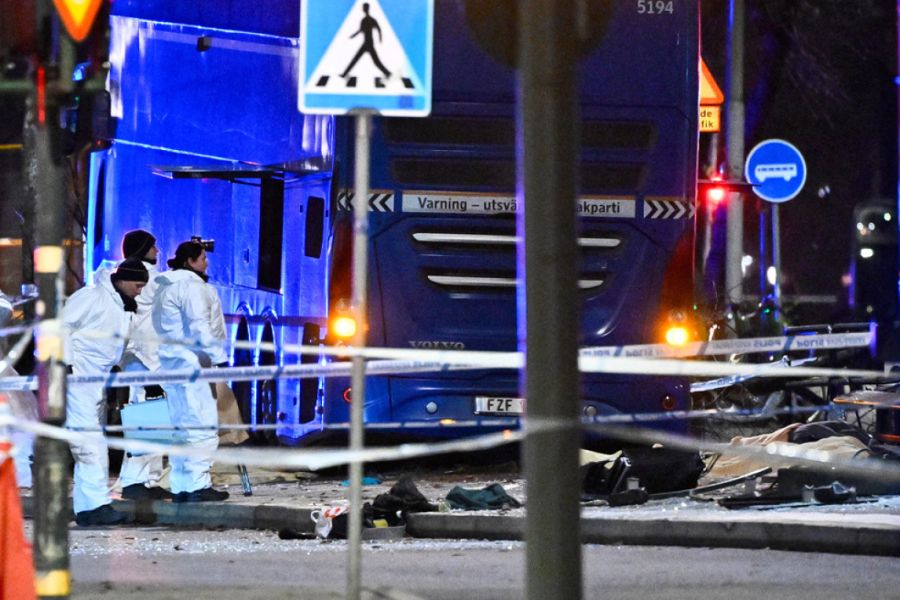 Στοκχόλμη: Λεωφορείο έπεσε σε στάση- Νεκροί και τραυματίες (ΒΙΝΤΕΟ)