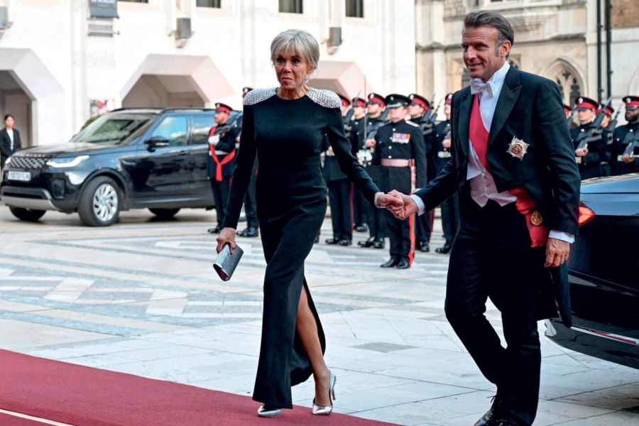 Γιατί οι Γάλλοι αναρωτιούνται αν η Μπριζίτ Μακρόν είναι… άντρας