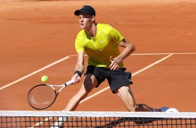 Το εντυπωσιακό σερβίς του Σίνερ οδηγεί στο σημείο του 2.45