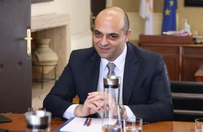 Αύξηση στον κατώτατο μισθό πέραν της ΑΤΑ προανήγγειλε ο Υπ. Εργασίας