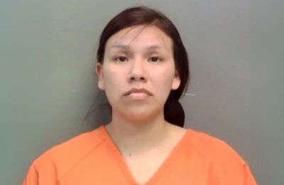 Οι αστυνομικοί έπρεπε να εργαστούν εξαιρετικά γρήγορα, επειδή πιστεύεται ότι η ύποπτη είναι παράνομη μετανάστρια και απείλησε να φύγει από τη χώρα