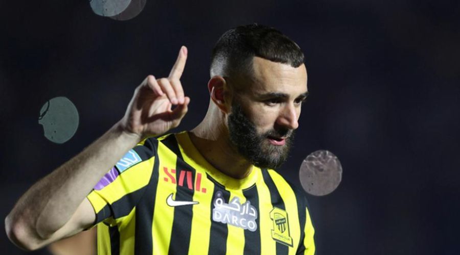 Δεν κρεμάει τα παπούτσια του ο Μπενζεμά