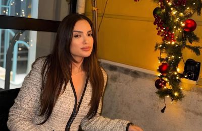 Με ποια γνωστή παρουσιάστρια εντοπίστηκε από τον φακό η Ελπίδα Ιακωβίδου;