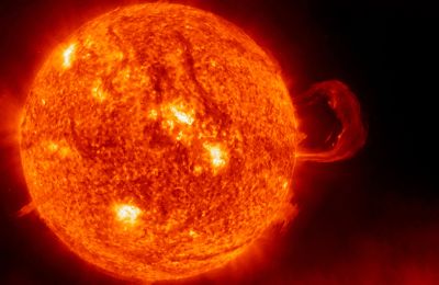  Ο φωτογράφος λέει ότι χρειάστηκε «τεράστιος προγραμματισμός και τεχνική ακρίβεια» για να φανεί ο αλεξιπτωτιστής που κατευθυνόταν προς τη Γη