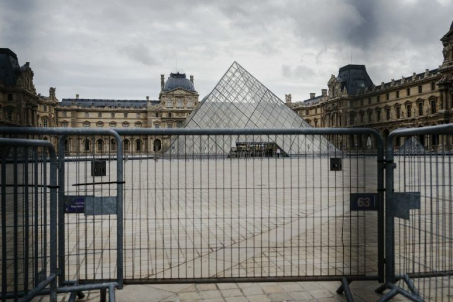Ενισχύονται τα μέτρα ασφαλείας στο Λούβρο