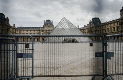 Ενισχύονται τα μέτρα ασφαλείας στο Λούβρο 
