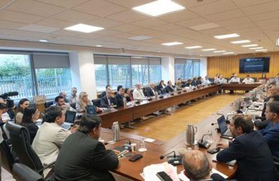 Βουλή: Άτυπος διάλογος και κατ' άρθρον για αξιολόγηση εκπαιδευτικών 