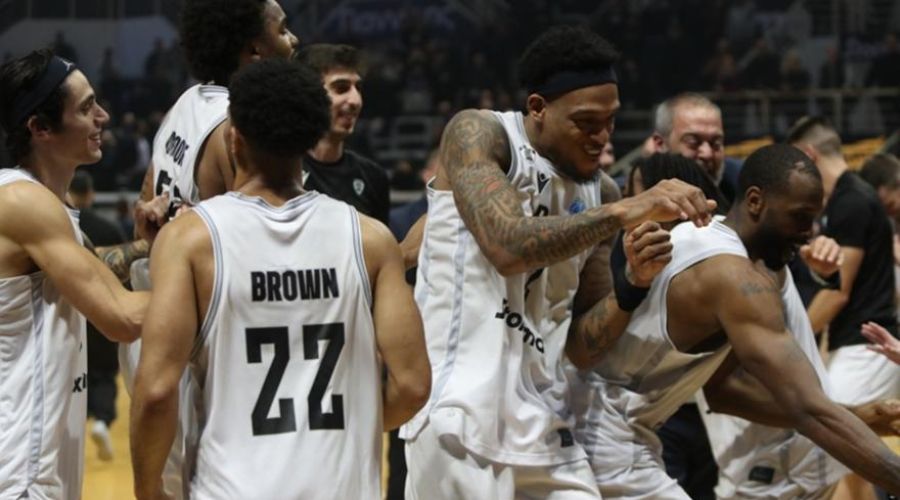 Πρόκριση με πρωτιά και ήρωα Μουρ στο «θρίλερ» για τον ΠΑΟΚ