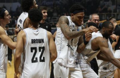 Πρόκριση με πρωτιά και ήρωα Μουρ στο «θρίλερ» για τον ΠΑΟΚ