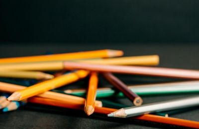 Η αόρατη πίεση πίσω από τα θρανία