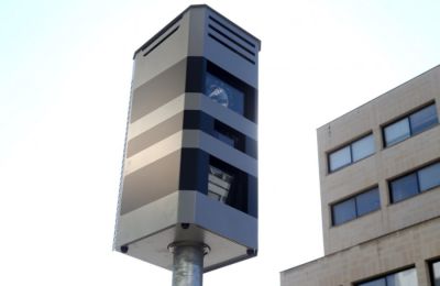 Ασθενοφόρο με αναμμένη την προειδοποιητική σειρήνα για να του δοθεί προτεραιότητα δεν μπορούσε να προχωρήσει από διασταύρωση με κάμερες