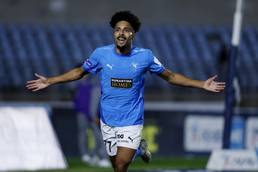 Γαλάζιο το «El Moderno» με show... Κορέια (vid)