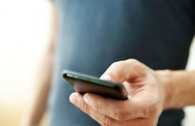 Υποτιθέμενοι χρηματιστές στις ΗΠΑ τον έπεισαν να τους στείλει €50.000