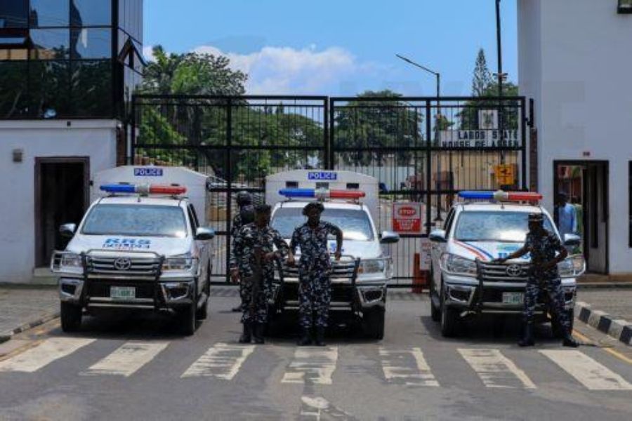 Συμμορίτες απήγαγαν μαθητές και δασκάλους από καθολικό σχολείο