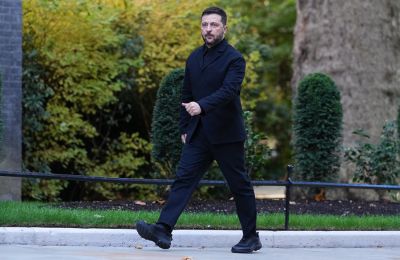 Με ένα σκάνδαλο διαφθοράς να ταλανίζει την κυβέρνησή του, ο Ζελένσκι, πιο αποδυναμωμένος από ποτέ 