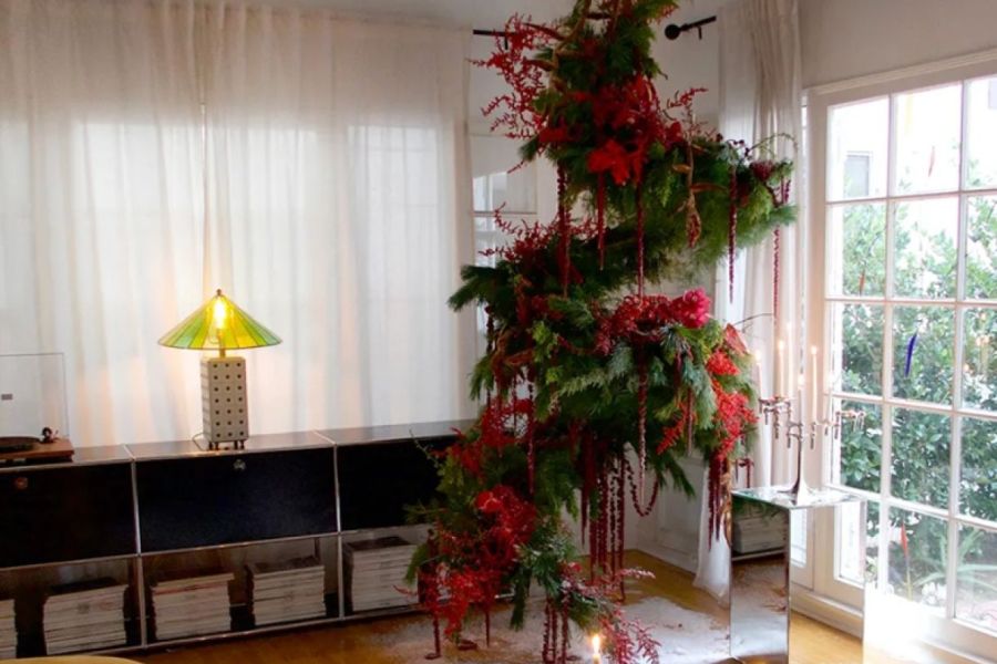 Δύο interior designers μάς προτείνουν μοντέρνα ντεκόρ για τις γιορτές