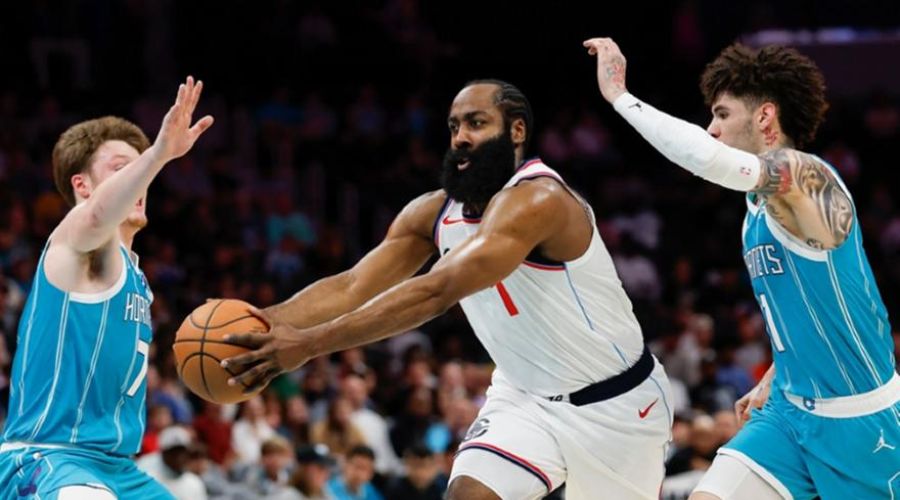 Επιβλητική νίκη με σόου Χάρντεν για τους Κλίπερς