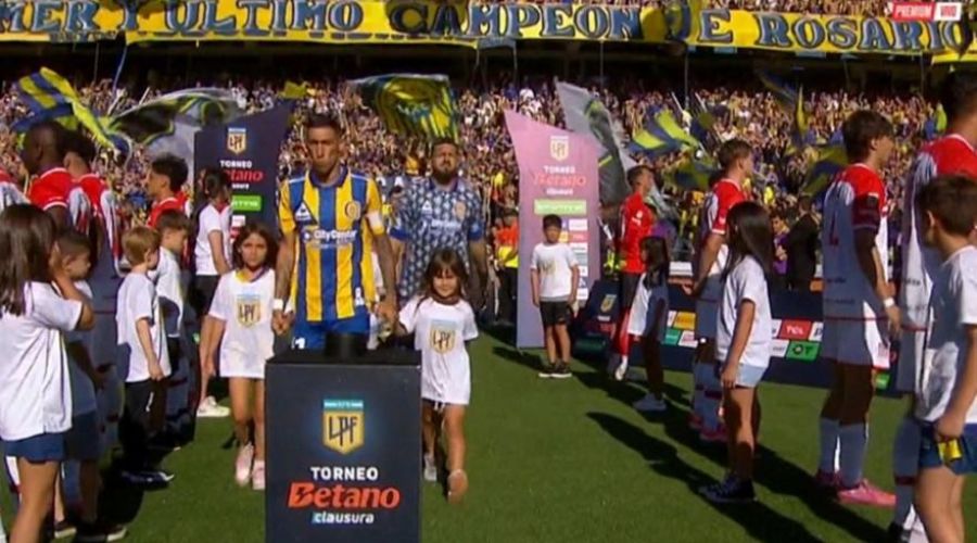 Ντι Μαρία για το τρόπαιο… στα γραφεία της Ομοσπονδίας