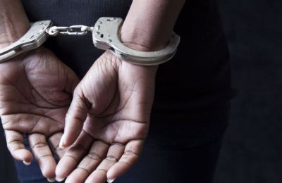 Έβαλε φωτιά στο πατάρι καταστήματος όπου διέμενε - Συνελήφθη 40χρονη